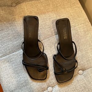 Sandals with small heel
